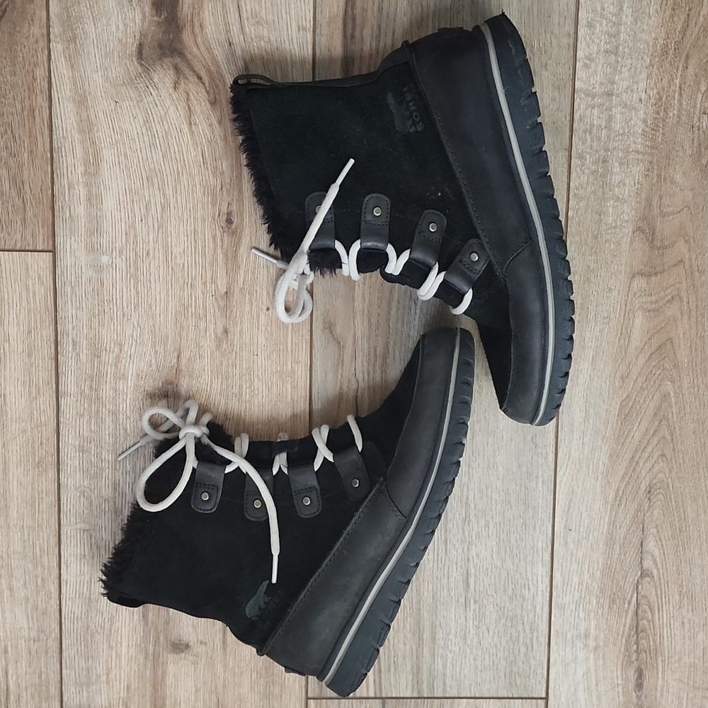 Sorel Boots sz 8 in Black